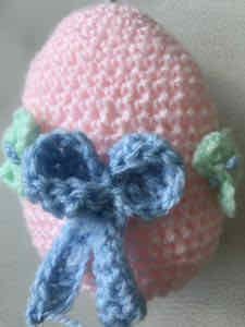 crochet for Easter, an egg with a bow